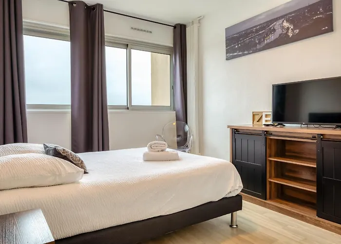 Perle De La Seine Superbe F3 Vue Seine Et Cathedrale *