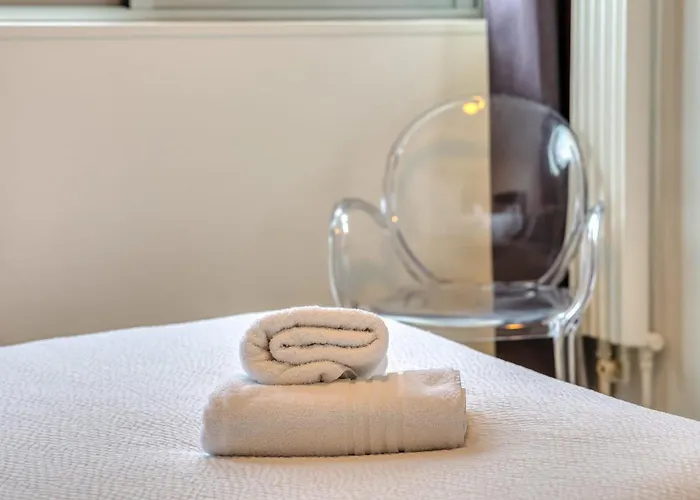 Perle De La Seine Superbe F3 Vue Seine Et Cathedrale