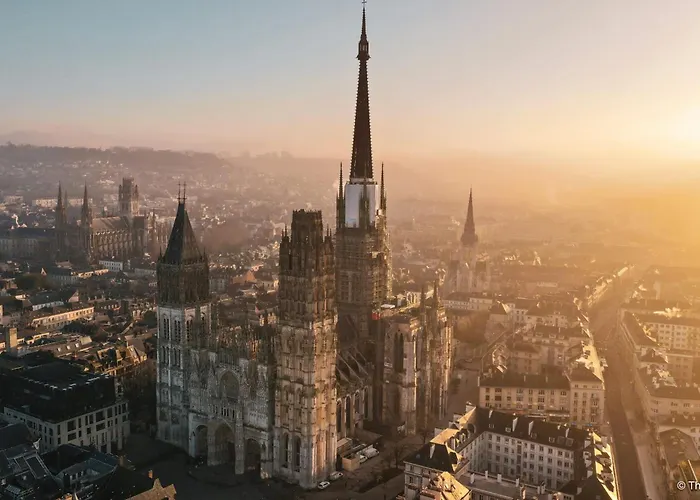 Perle De La Seine Superbe F3 Vue Seine Et Cathedrale